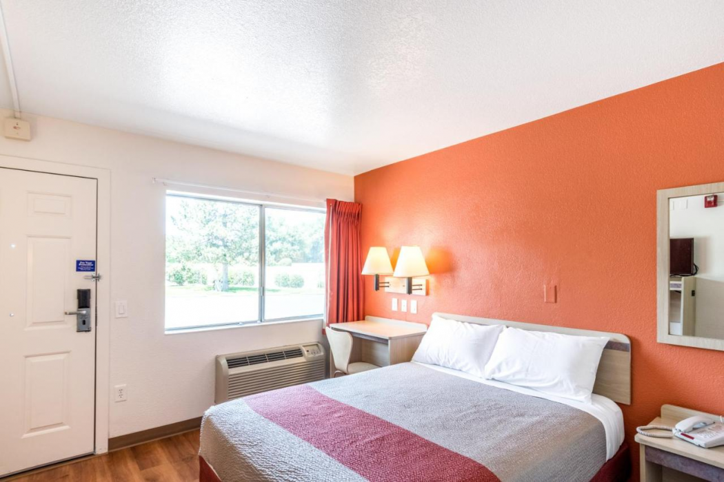 Motel6 Redding, CA - Central 10/47