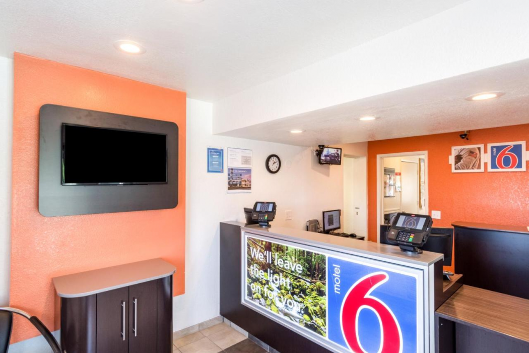 Motel6 Redding, CA - Central 8/47