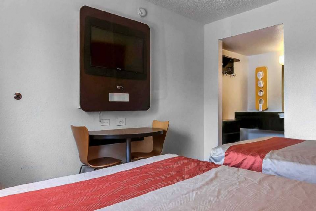Motel6 Pleasanton, CA 21/63