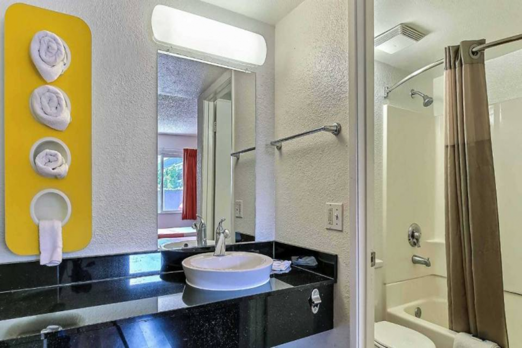 Motel6 Pleasanton, CA 27/63