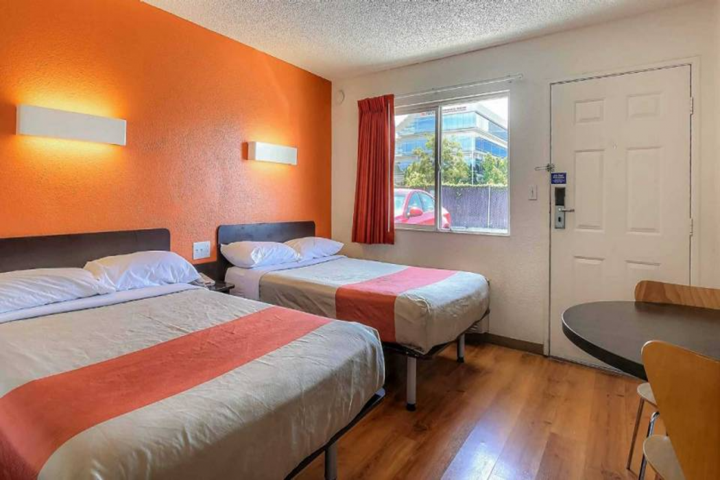 Motel6 Pleasanton, CA 25/63