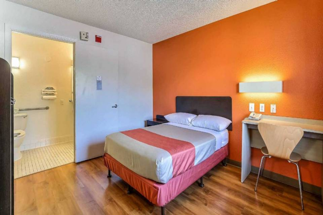 Motel6 Pleasanton, CA 22/63