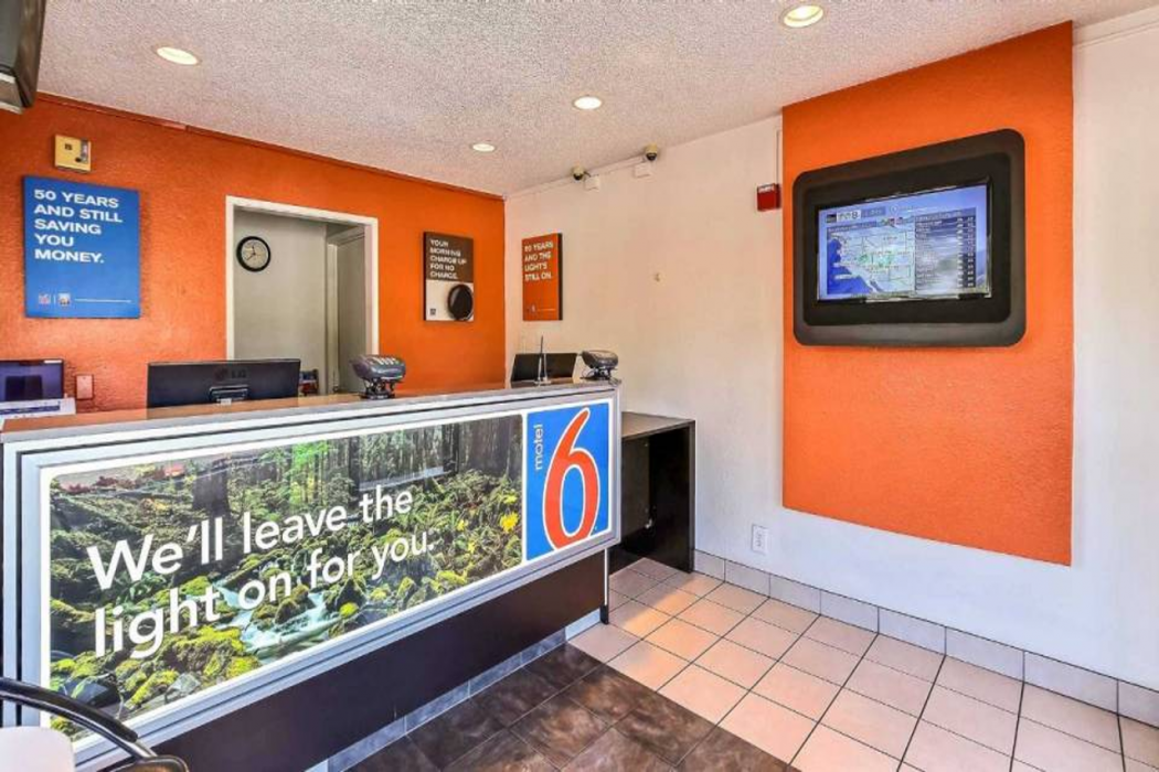 Motel6 Pleasanton, CA 12/63