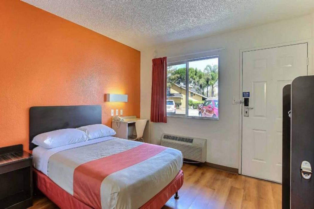 Motel6 Pleasanton, CA 26/63