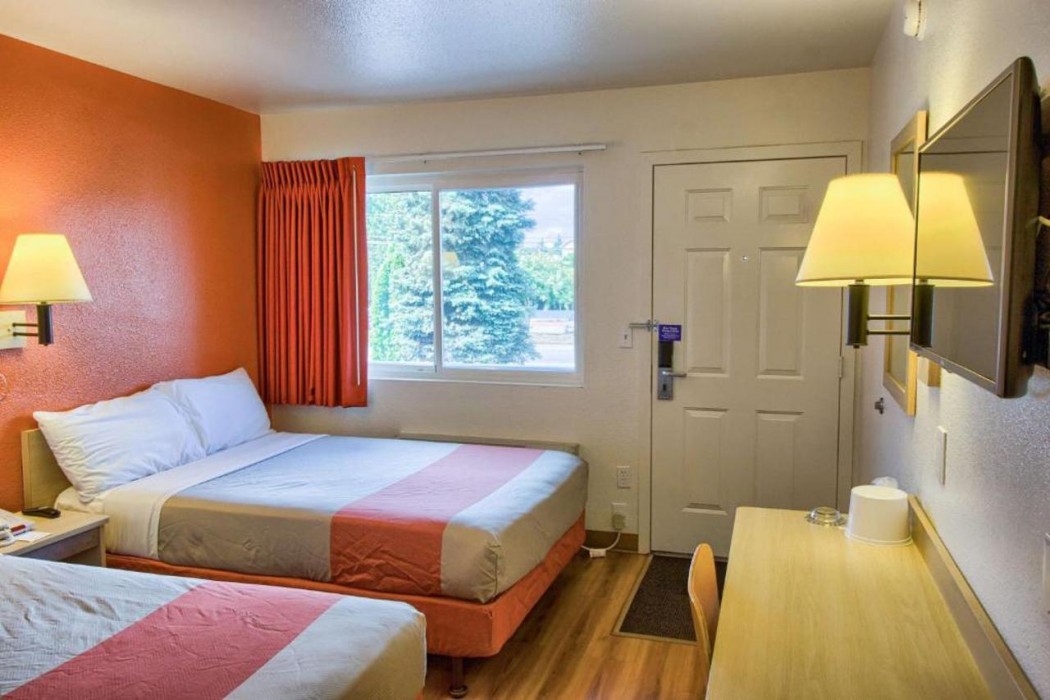 Motel6 Everett, WA - North 11/38