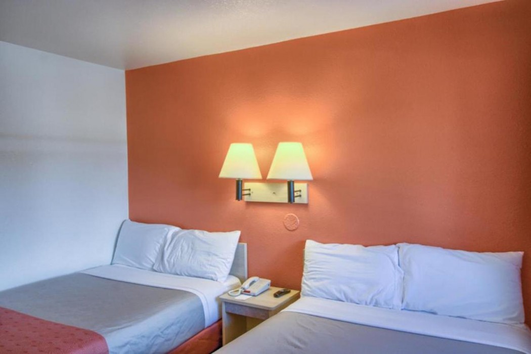 Motel6 Everett, WA - North 7/38