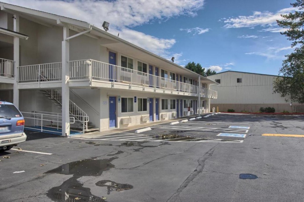 Motel6 Everett, WA - North 19/38