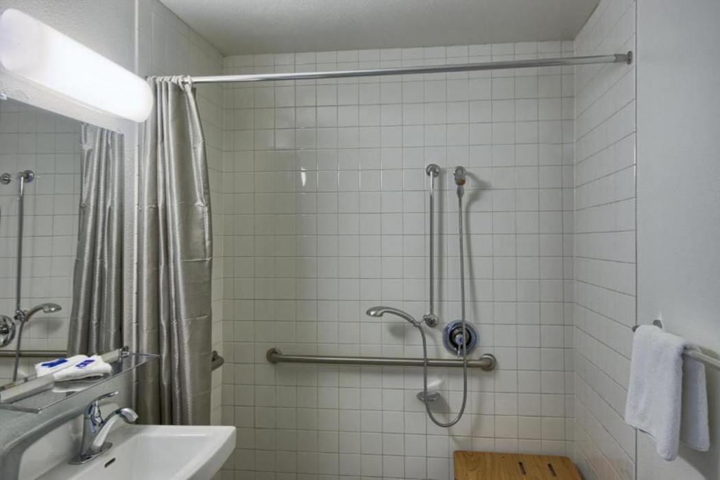Motel6 Everett, WA - North 10/38