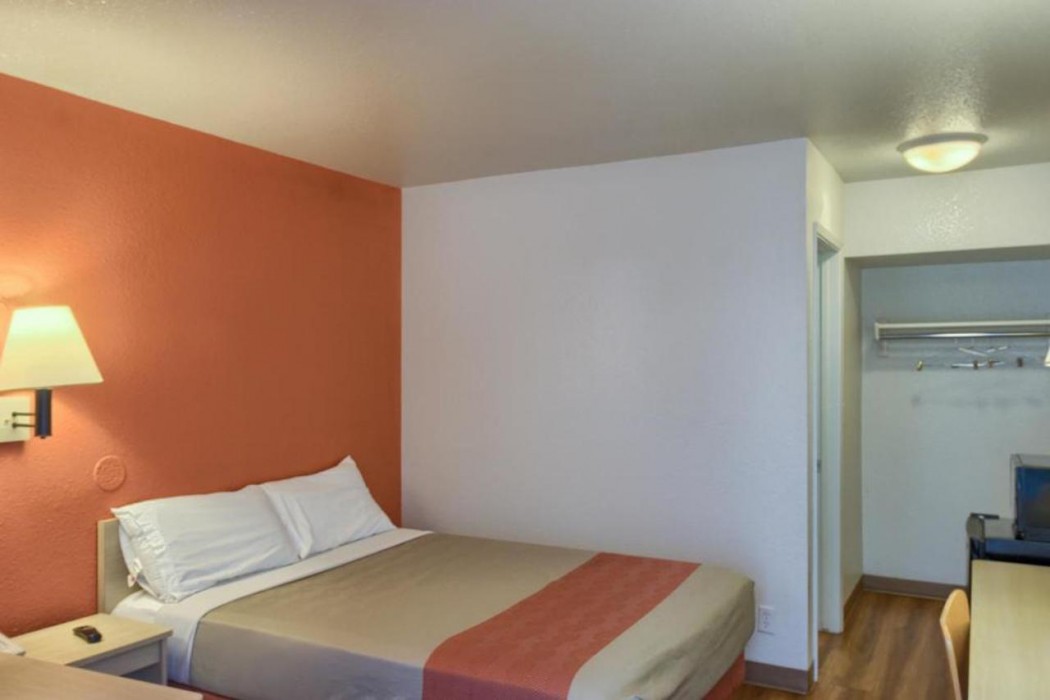 Motel6 Everett, WA - North 6/38