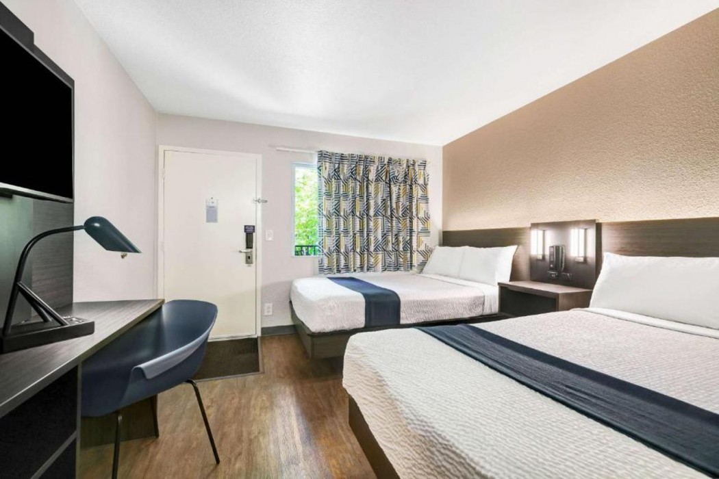 Motel6 Issaquah, WA - Seattle - East 9/43