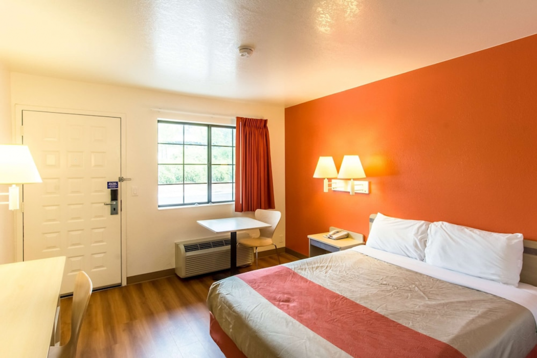 Motel6 Redding, CA - North 7/36