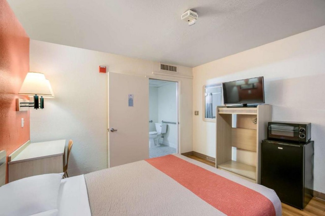 Motel6 Williams, CA 9/45
