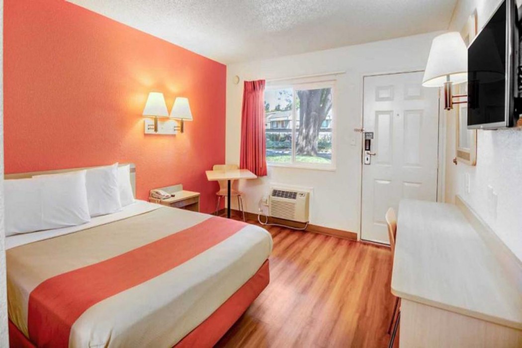 Motel6 Stockton, CA - North 17/46