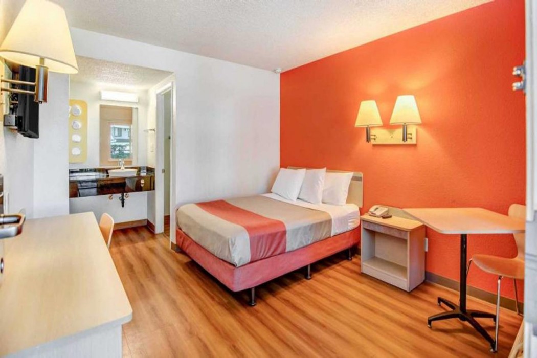 Motel6 Stockton, CA - North 14/46