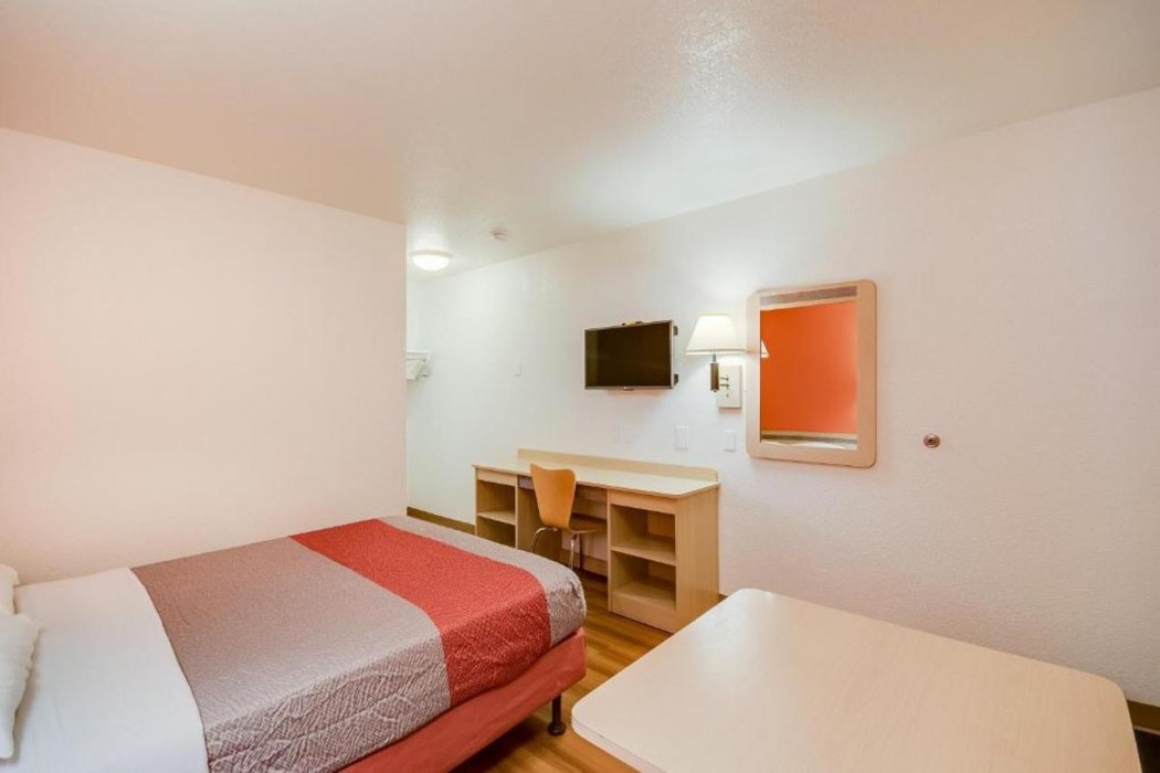 Motel6 Bellingham, WA 8/43