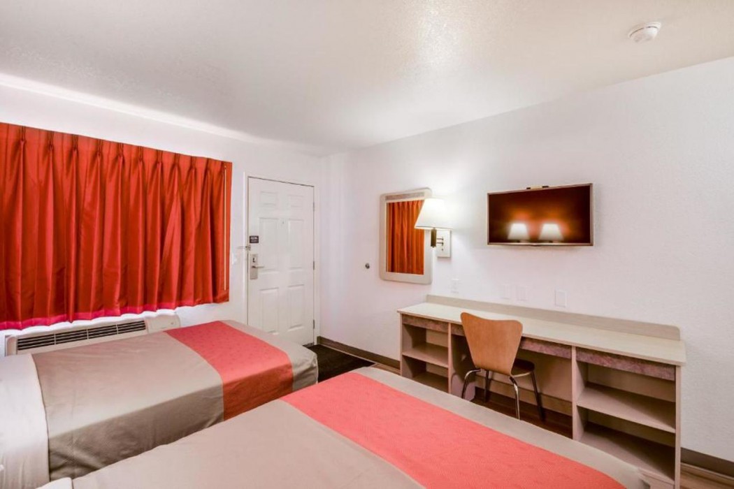 Motel6 Bellingham, WA 10/43
