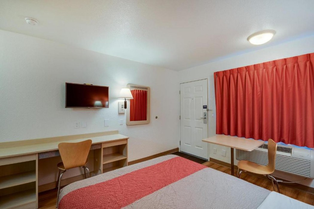 Motel6 Bellingham, WA 12/43