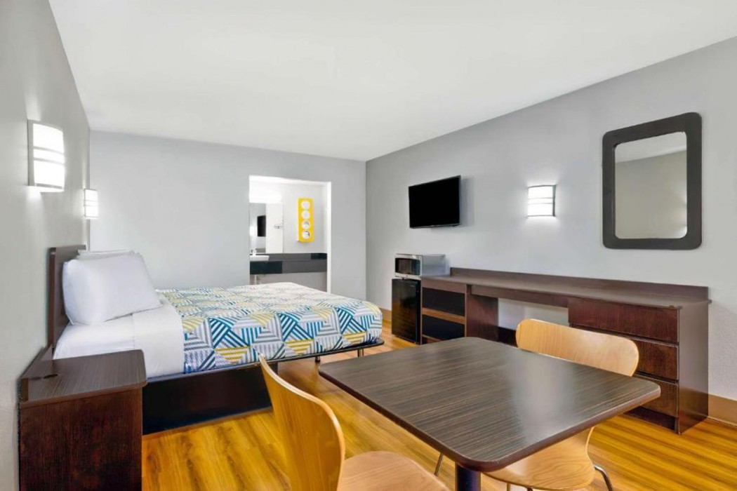 Room at Motel6 Plano, TX - Plano Northeast, PLANO - TX