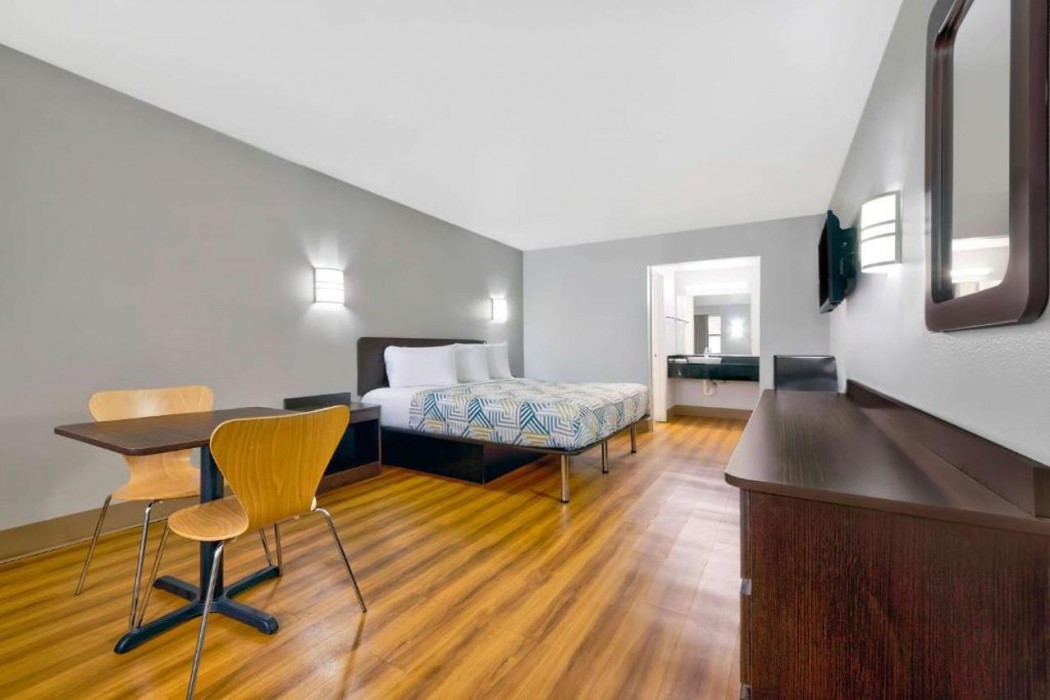 Motel6 Plano, TX - Plano Northeast 9/42