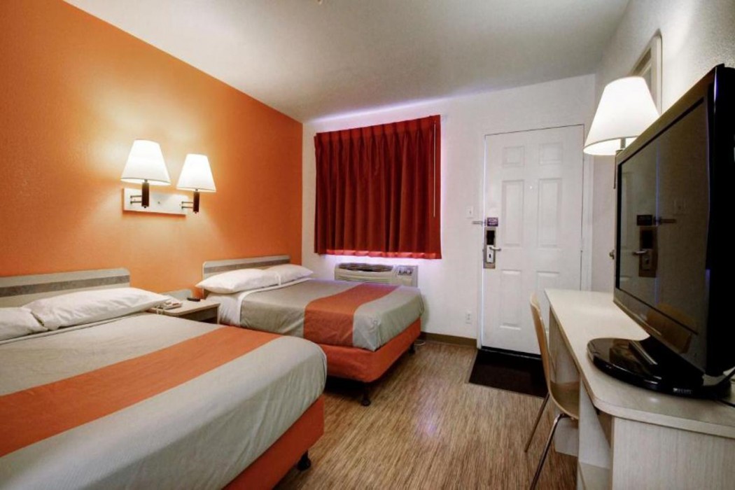 Super 8 by Wyndham Woods Cross/Salt Lake City North 7/13