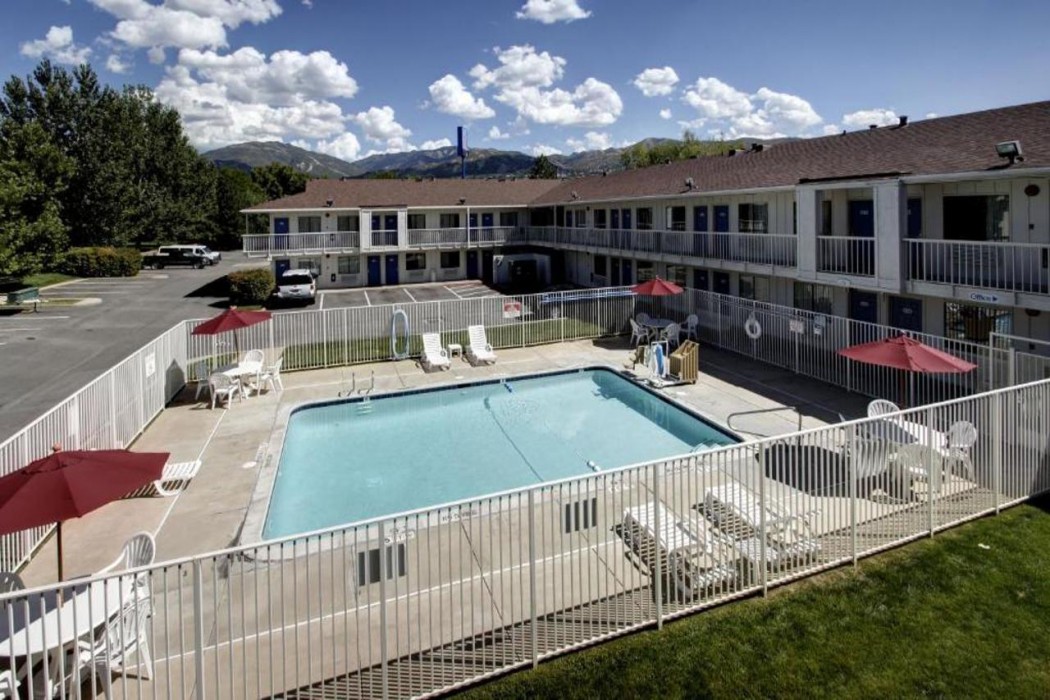 Super 8 by Wyndham Woods Cross/Salt Lake City North 11/13
