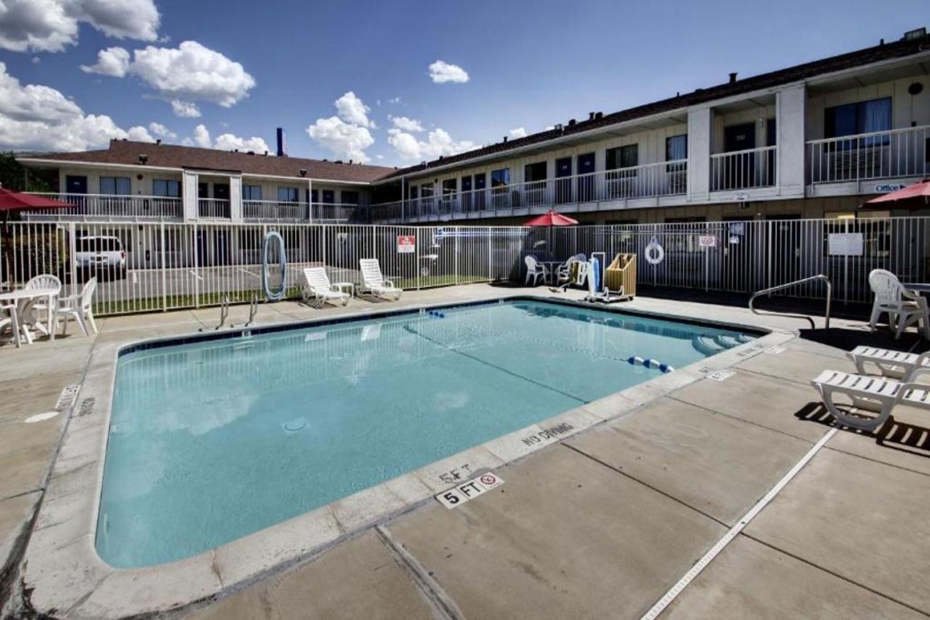 Super 8 by Wyndham Woods Cross/Salt Lake City North 10/13