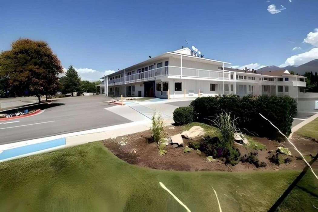 Super 8 by Wyndham Woods Cross/Salt Lake City North 1/13