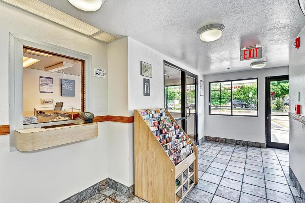 Lobby at Motel6 Glenview, IL - Chicago North, GLENVIEW - IL