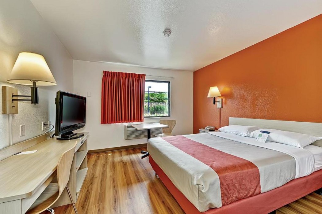 Motel6 Glenview, IL - Chicago North 12/60