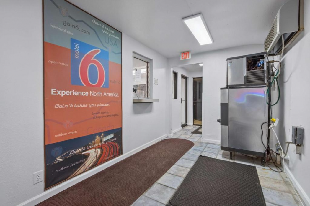 Motel6 Normal, IL - Bloomington Area 6/39