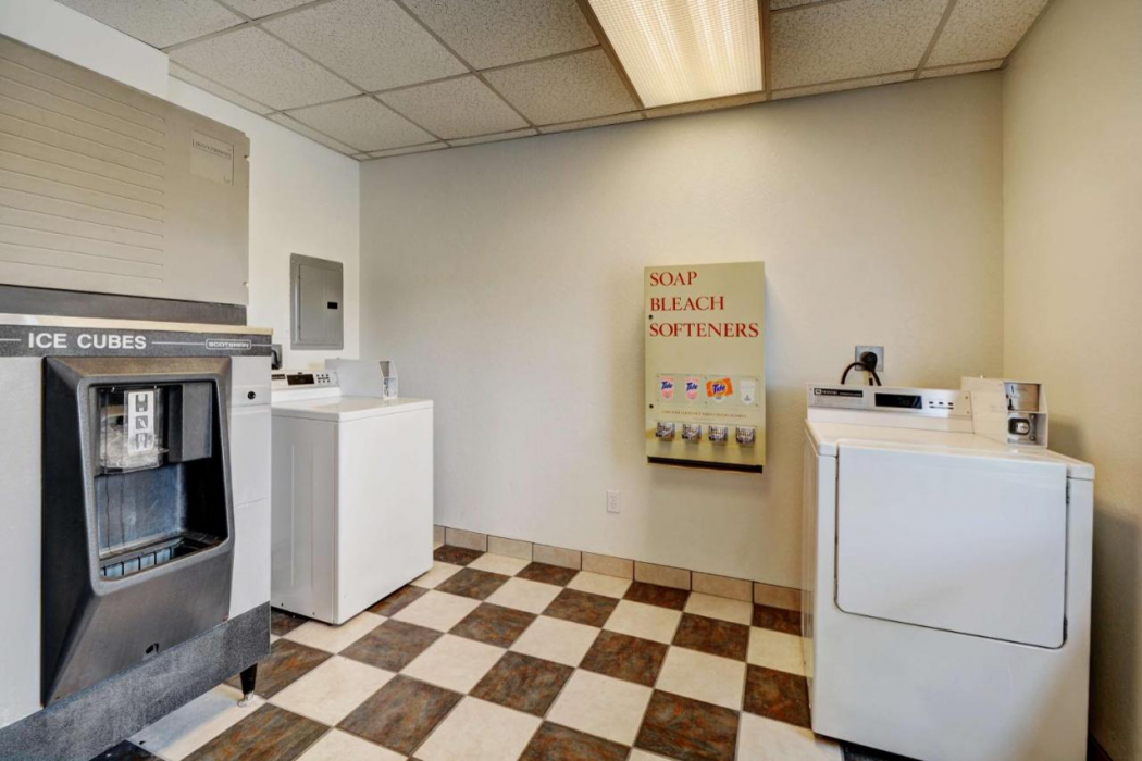 Motel6 Seekonk, MA - Providence East 30/39
