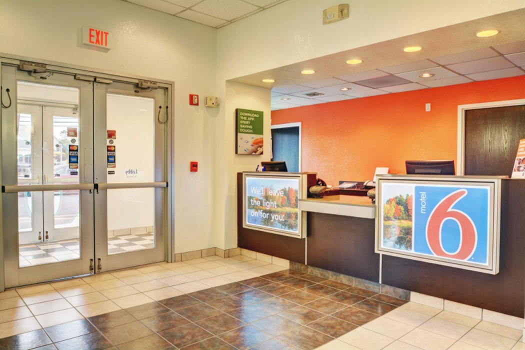 Motel6 Seekonk, MA - Providence East 8/39