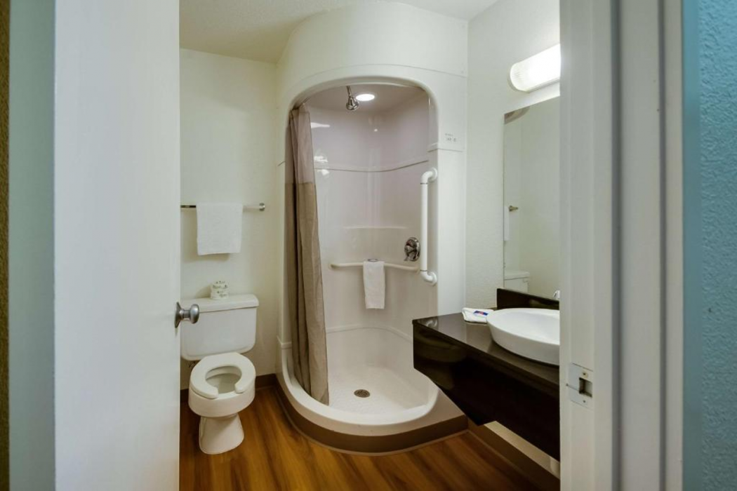 Motel6 Lenexa, KS - Kansas City Southwest 28/44