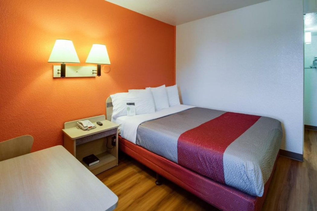 Motel6 Lenexa, KS - Kansas City Southwest 26/44