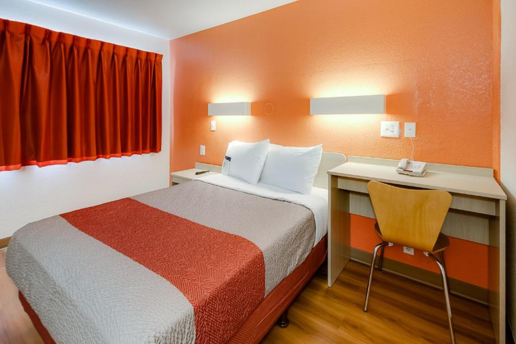 Motel6 Lenexa, KS - Kansas City Southwest 27/44