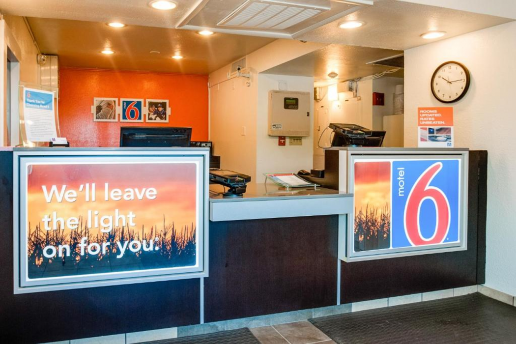Lobby at Motel6 Lenexa, KS - Kansas City Southwest, LENEXA - KS