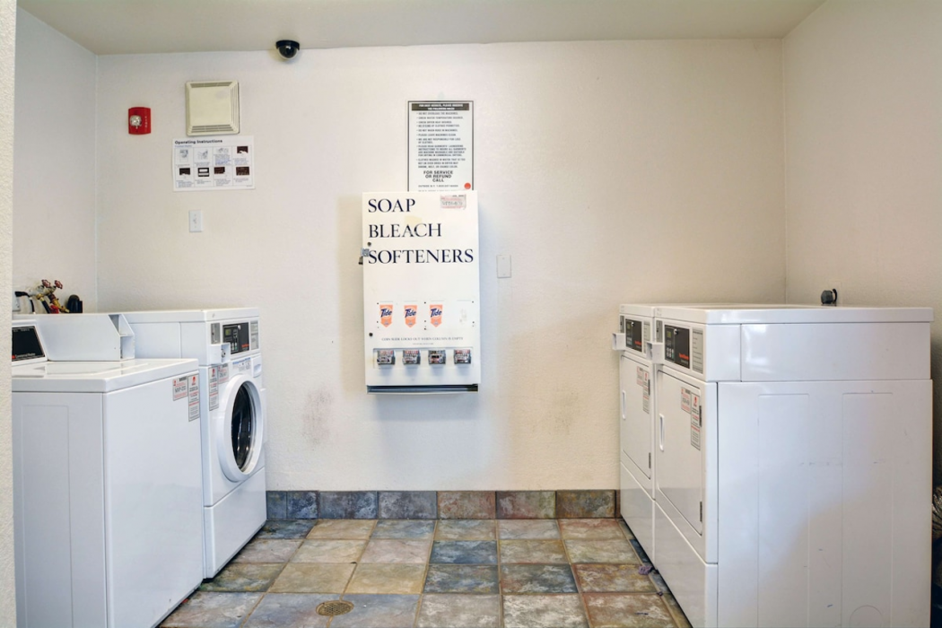 Motel6 Wethersfield, CT - Hartford 44/66