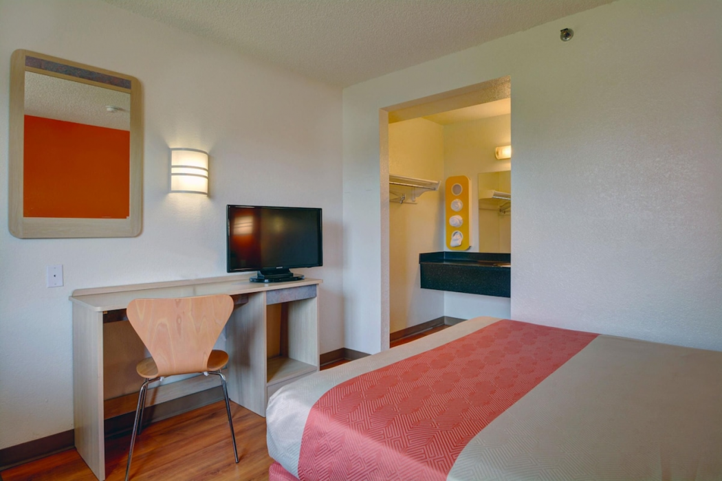 Motel6 Wethersfield, CT - Hartford 15/66