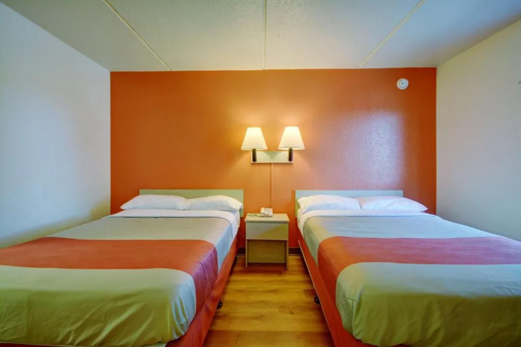 Motel6 Chicopee, MA - Springfield 10/37