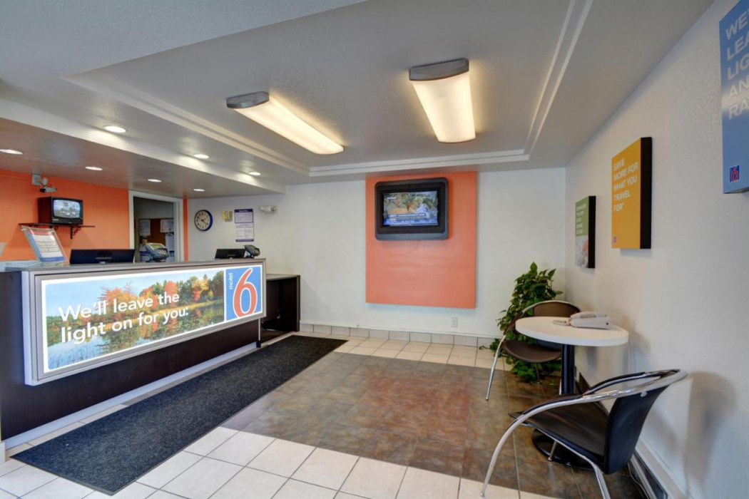 Lobby at Motel6 Chicopee, MA - Springfield, CHICOPEE - MA