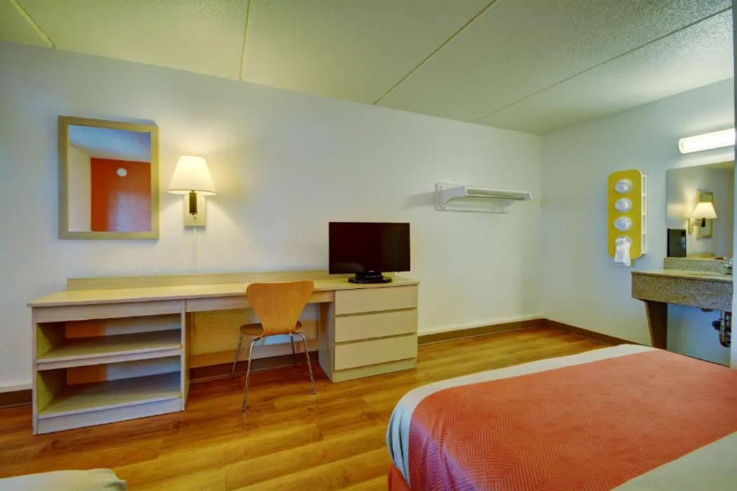 Motel6 Chicopee, MA - Springfield 9/37