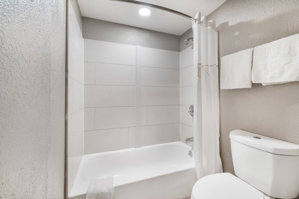 Travelodge by Wyndham Norfolk Airport 7/48