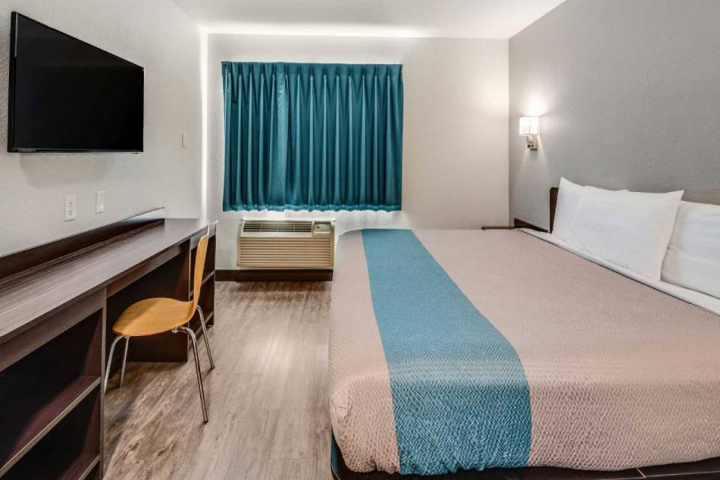 Motel6 Fort Wayne, IN 23/62