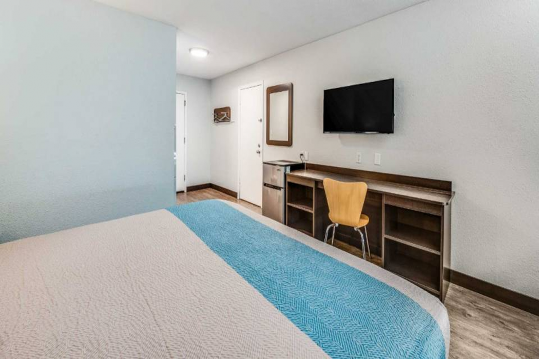 Motel6 Fort Wayne, IN 24/62