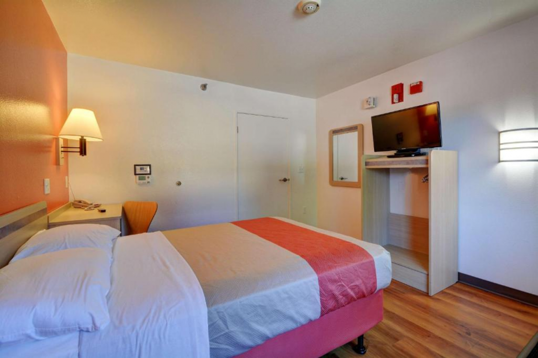 Motel6 Windsor Locks, CT - Hartford 19/66