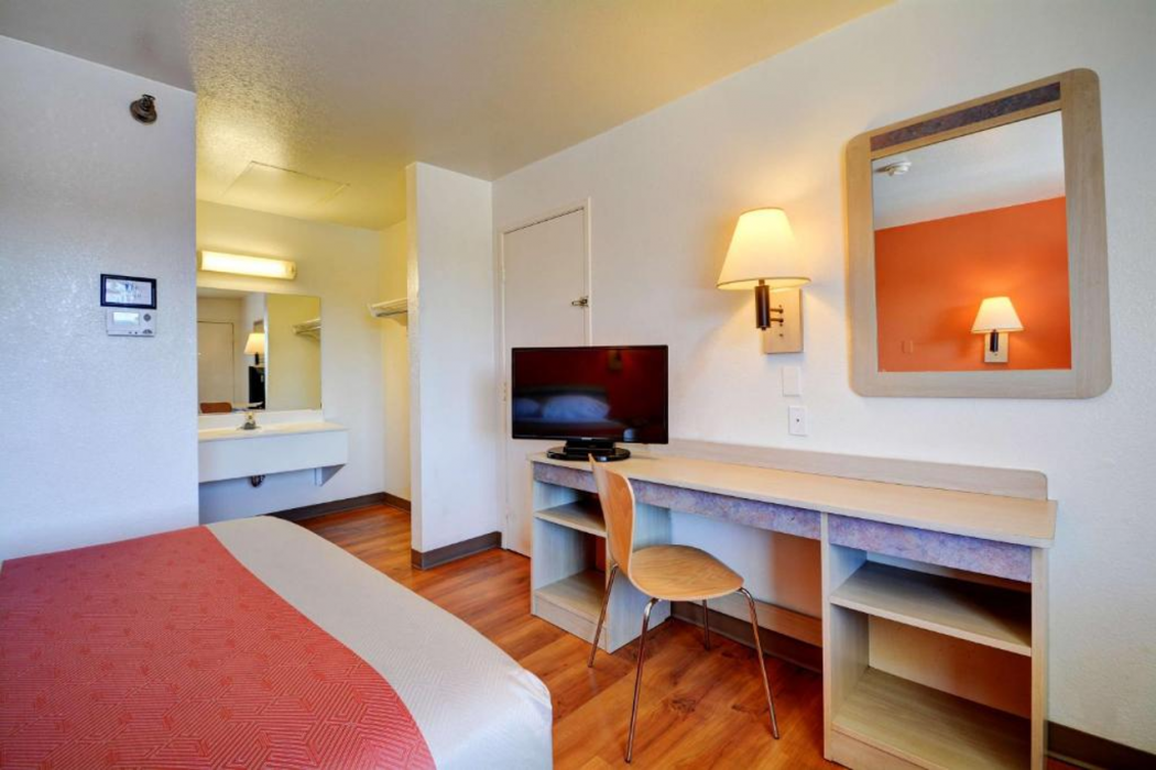 Motel6 Windsor Locks, CT - Hartford 20/66