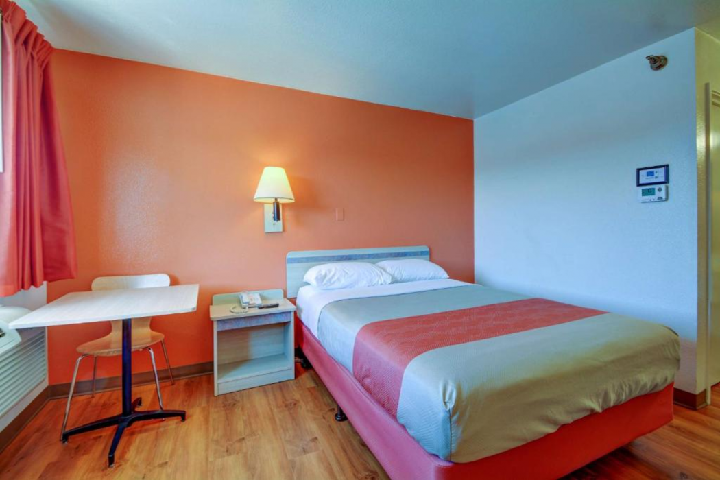 Motel6 Windsor Locks, CT - Hartford 24/66