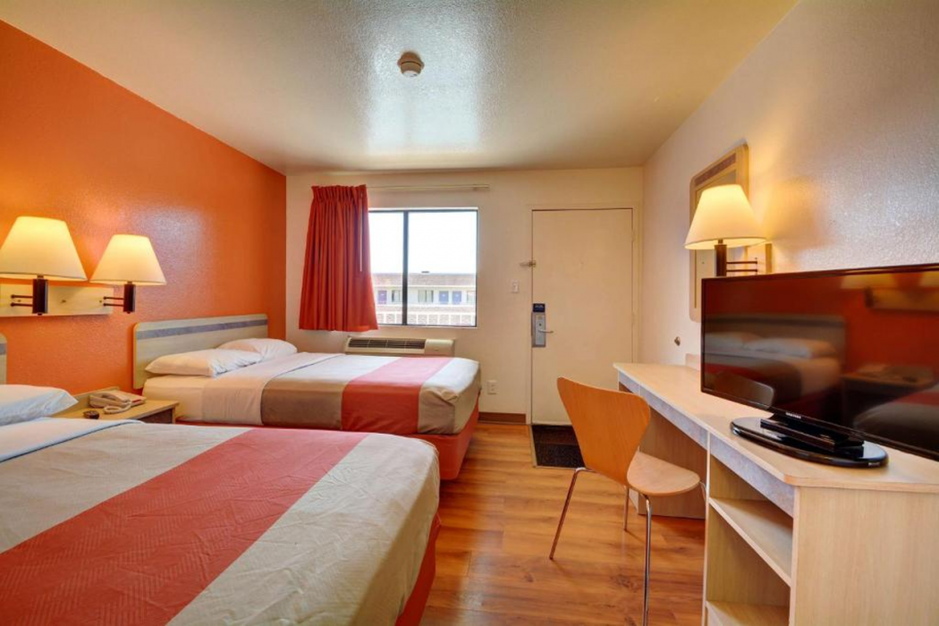 Motel6 Windsor Locks, CT - Hartford 17/66
