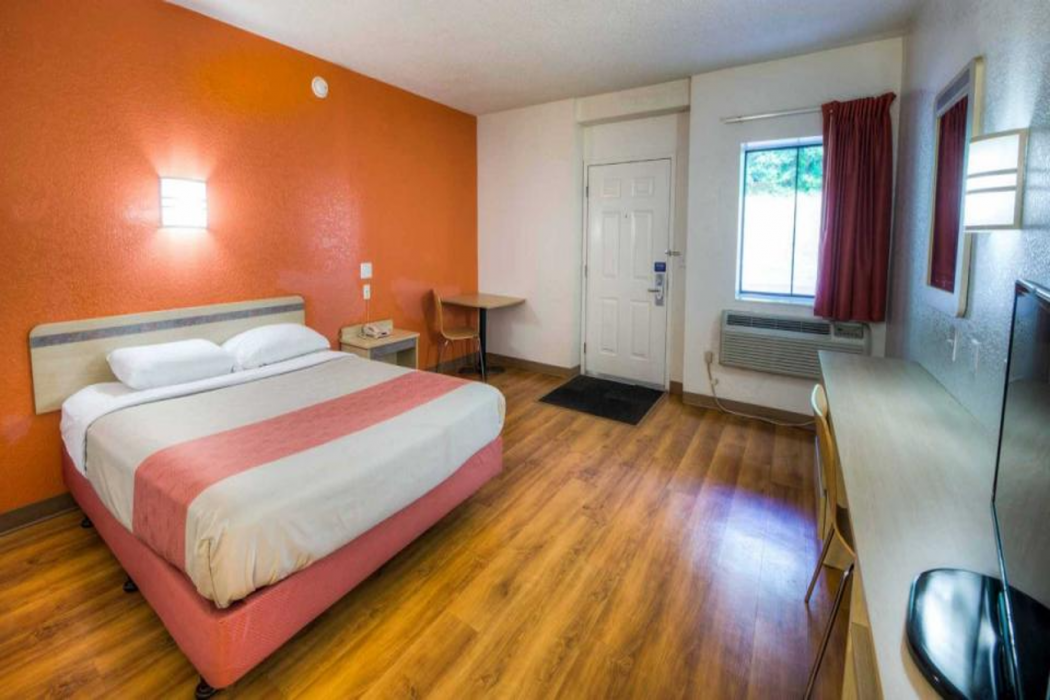 Motel6 Niantic, CT - New London 13/46