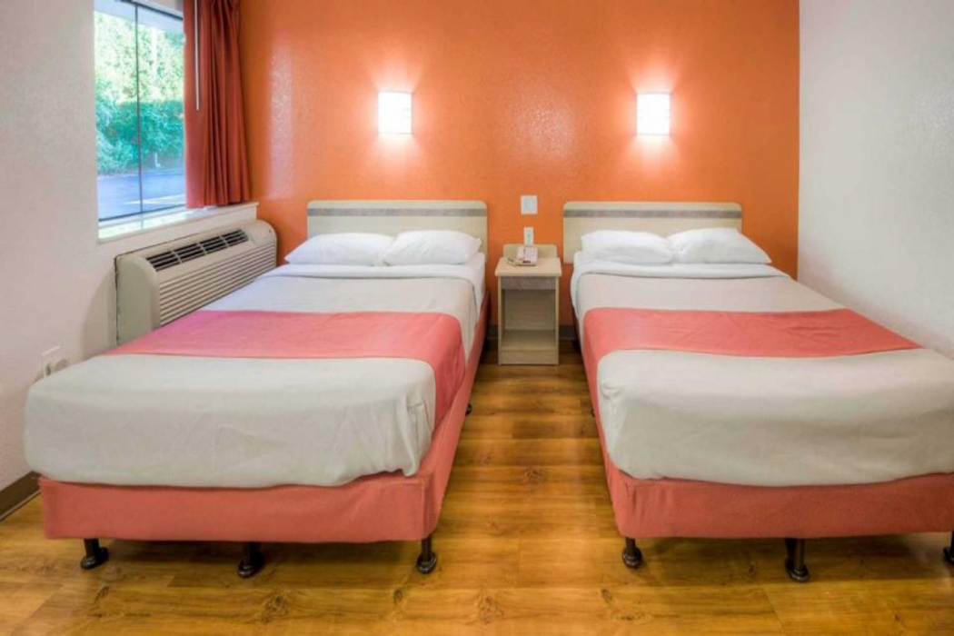 Motel6 Niantic, CT - New London 8/46
